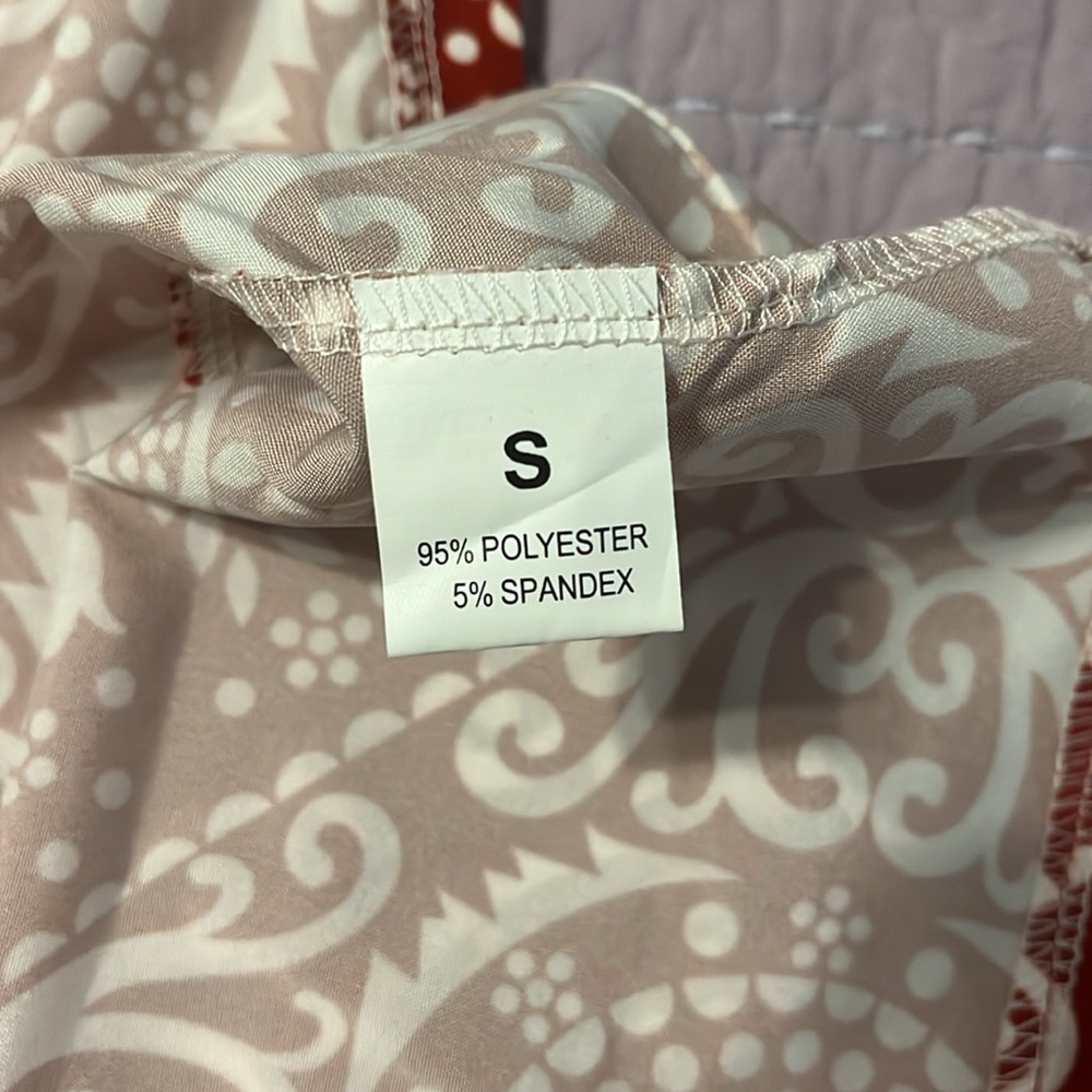 Super Cute Red & White Flowy Tank Top size Small - Picture 6 of 6
